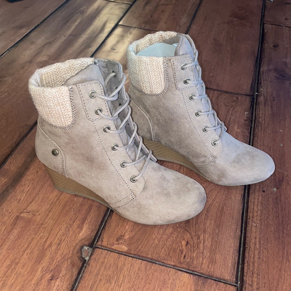 BNWOT Nine West wedge booties